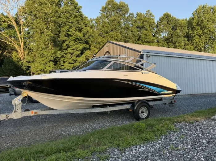 Yamaha AR180 boat with tinted windshield